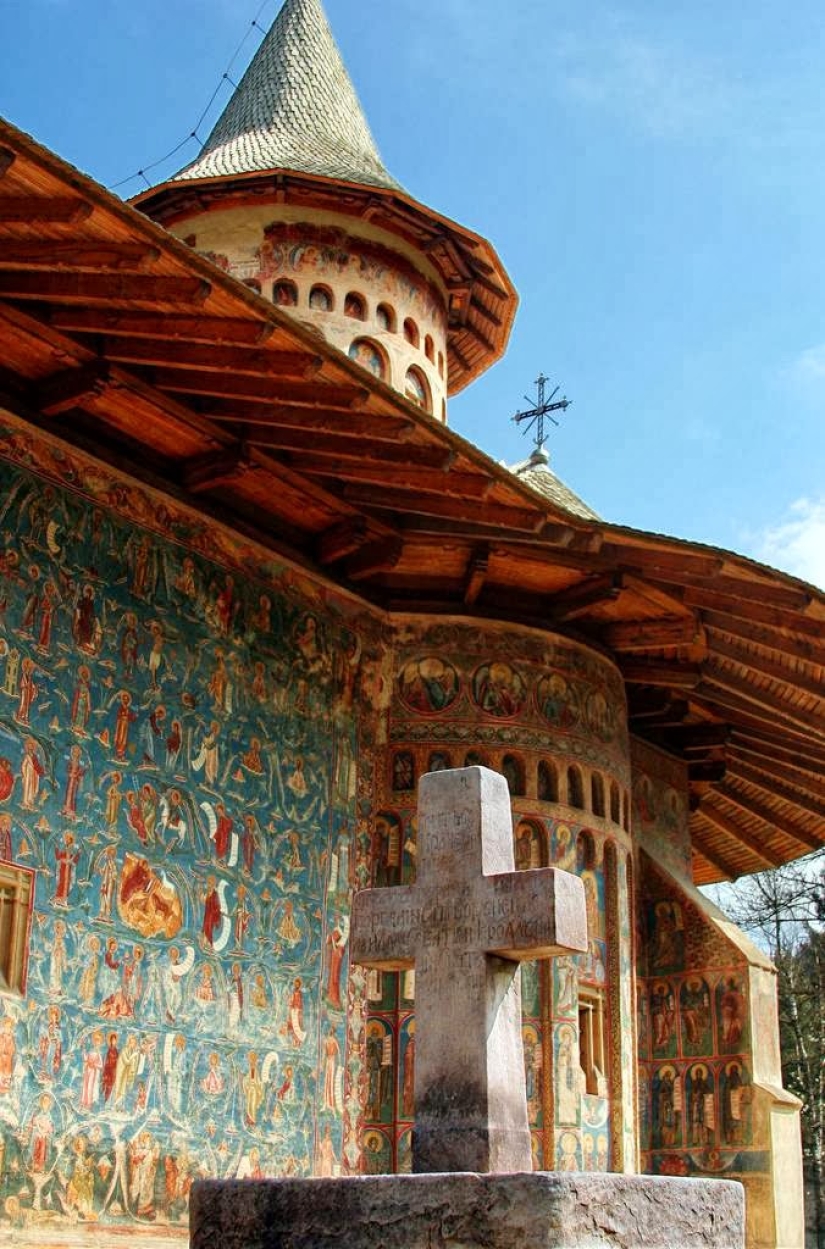Monasteries in Romania, where amazing frescoes are not inside, but outside
