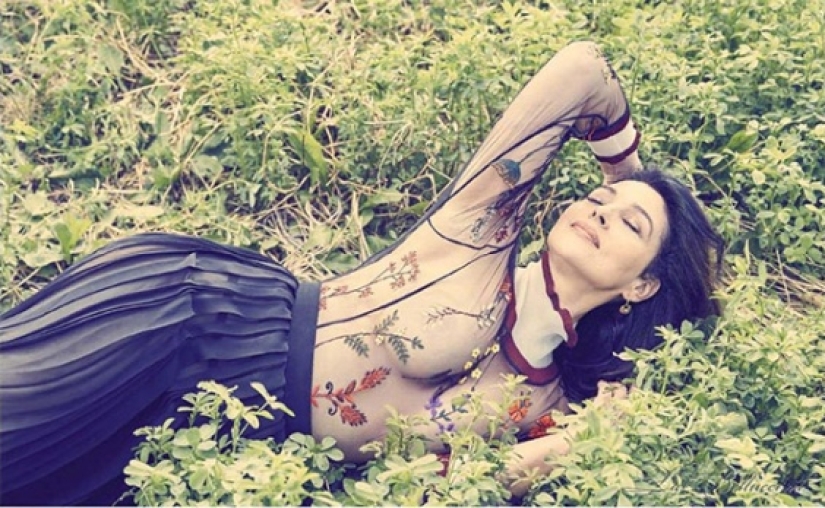 Monica Bellucci habló sobre sexo después de los 50 y protagonizó desnuda para la revista Paris Match