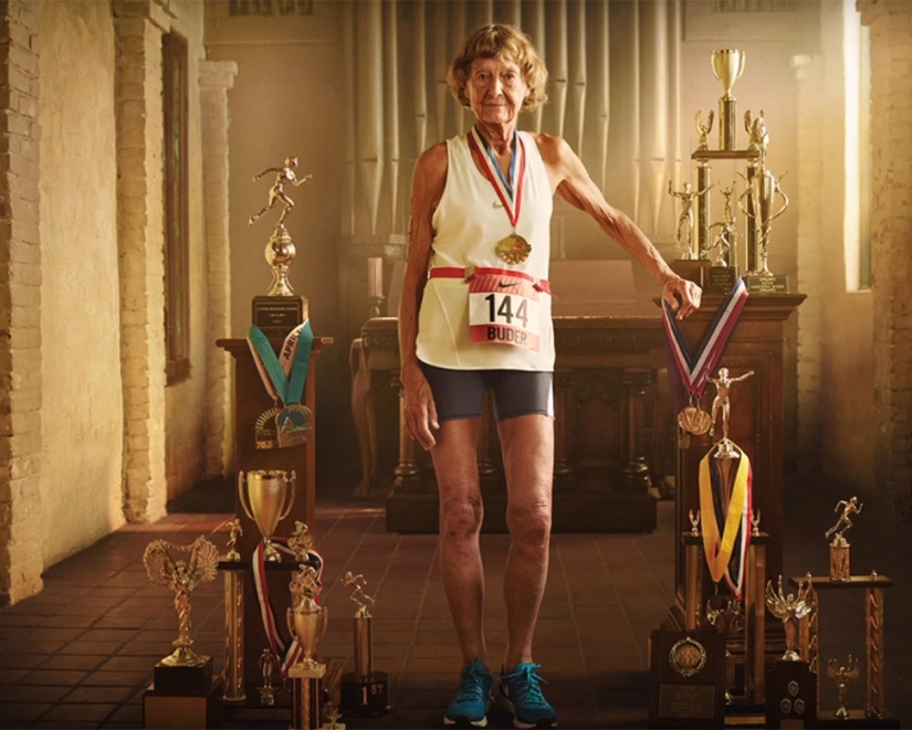 monja triatleta de 86 años protagonizó un comercial de Nike monja triatleta de 86 años protagonizó un comercial de Nike