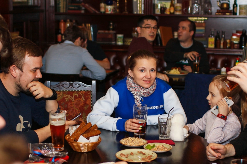 Moscow under a degree: the center of the capital through the glass of a beer bottle