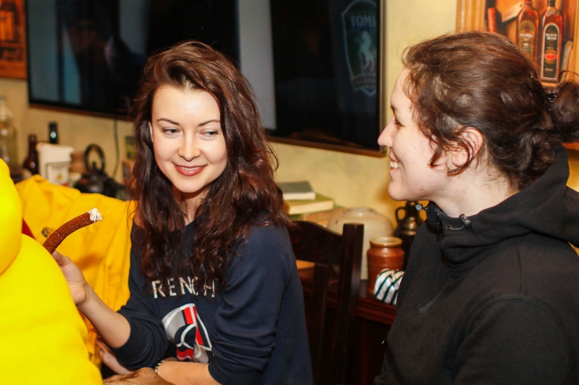 Moscow under a degree: the center of the capital through the glass of a beer bottle