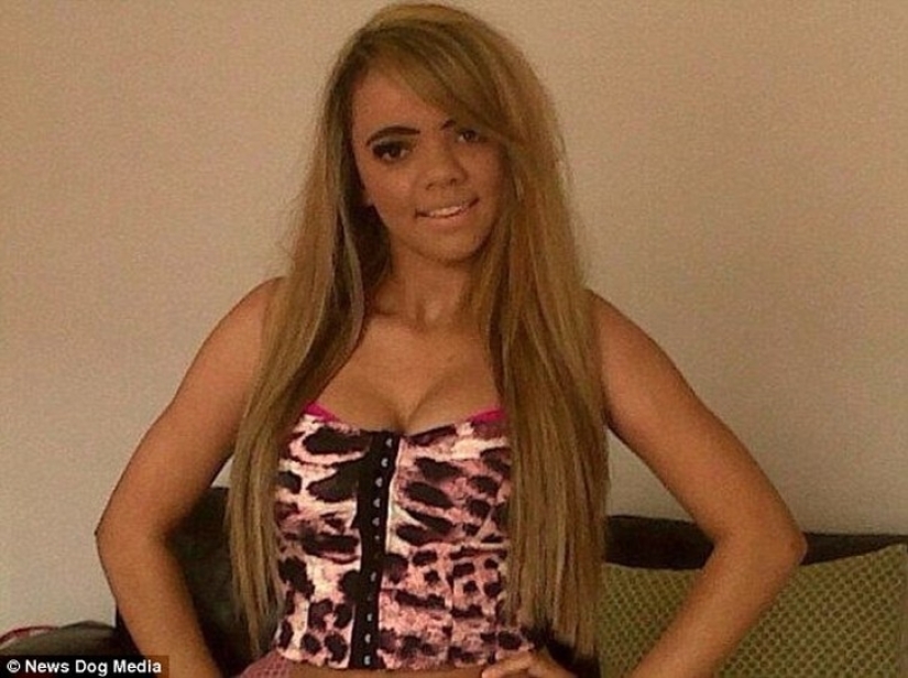 Mother and daughter do everything to become like a British TV star Mother and daughter do everything to become like a British TV star