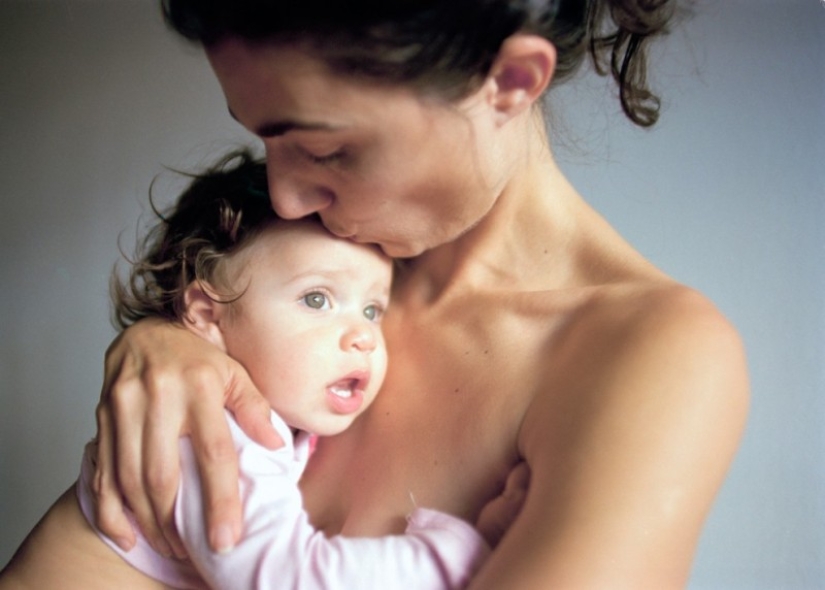 Motherhood through the lens of Elinor Carucci Motherhood through the lens of Elinor Carucci