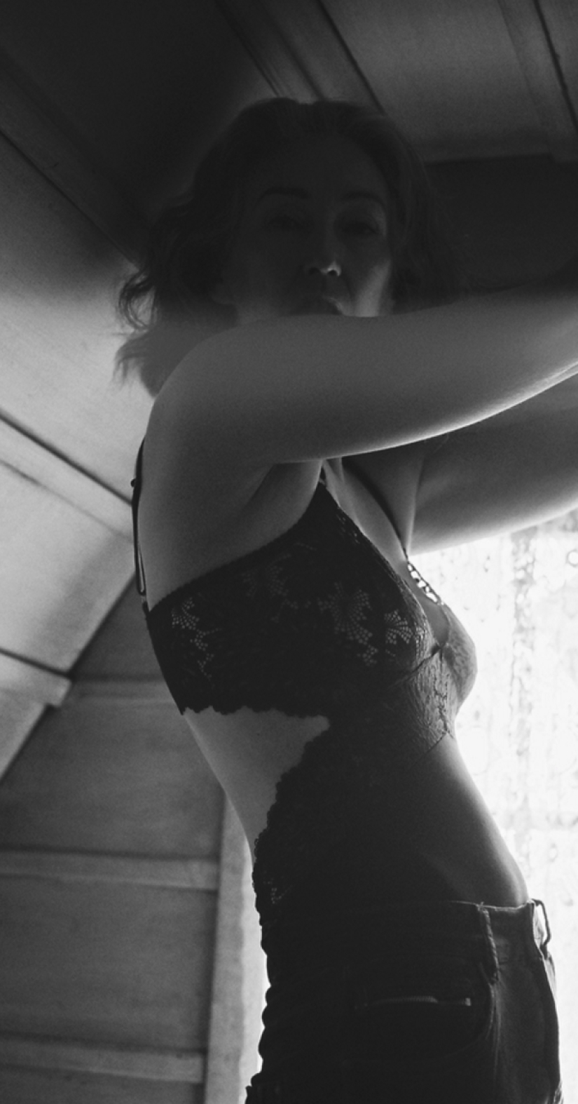 Move over, young people! The 57-year-old model showed excellent forms in an advertisement for New Zealand underwear