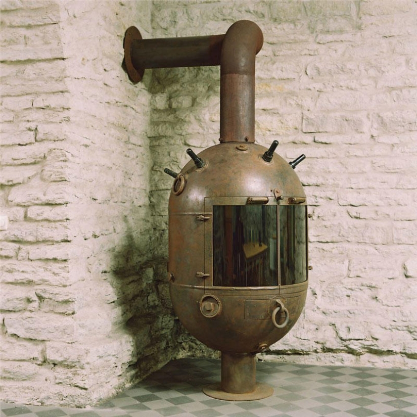 Muebles de antiguas minas navales