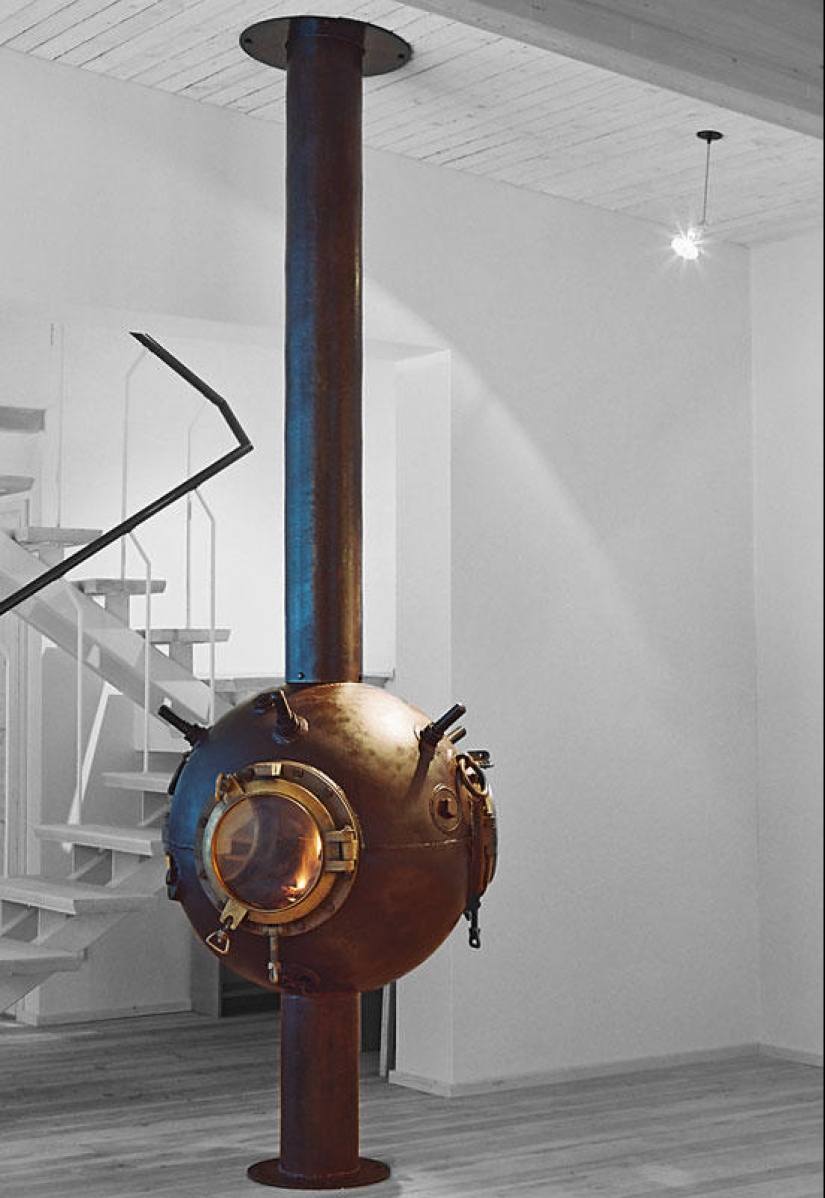 Muebles de antiguas minas navales