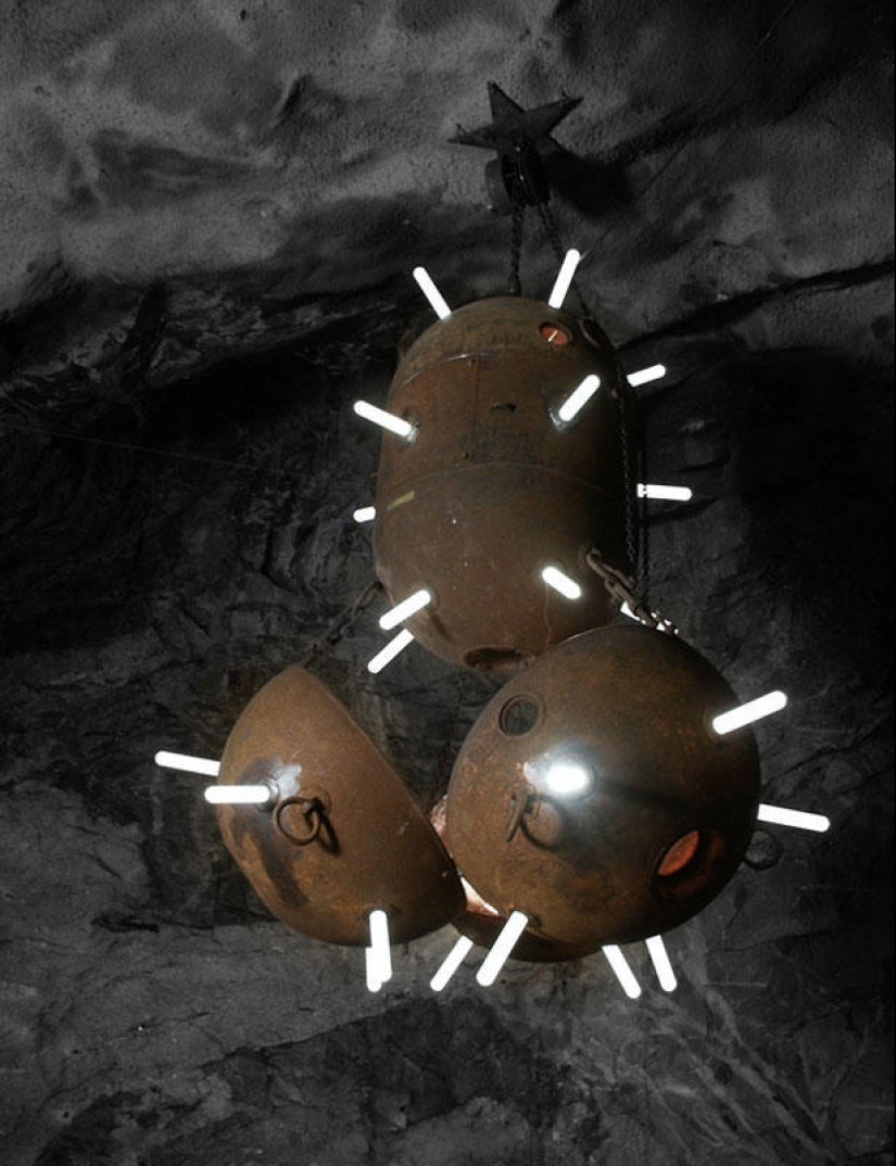 Muebles de antiguas minas navales