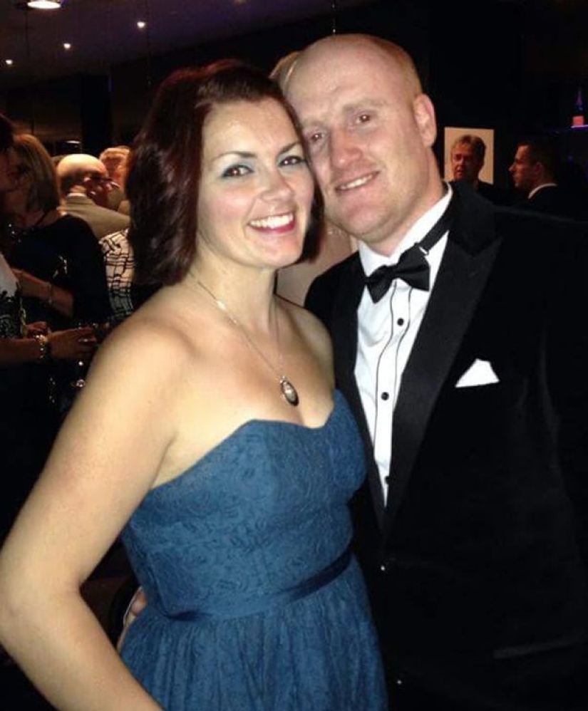 Mujer británica de 32 años se despidió de su hijo muerto durante 15 días Mujer británica de 32 años se despidió de su hijo muerto durante 15 días