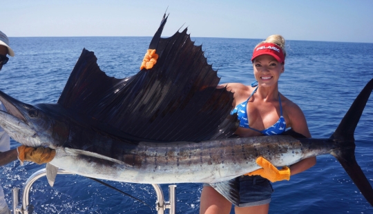 Mujer estadounidense insta a las mujeres a ir a pescar