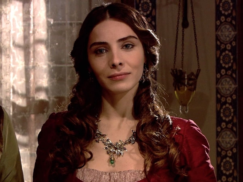 Mujer infeliz, ¿qué la traiciona? 10 señales que no puedes ocultar