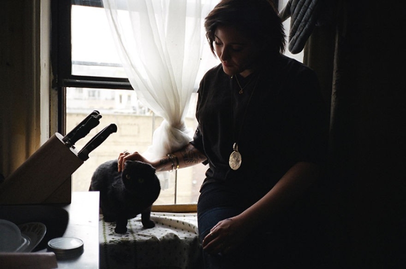 Mujeres fuertes e independientes de Nueva York y sus compañeras bigotudas