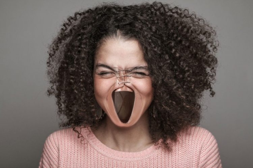 My feet are in my mouth: why did the photographer cross portraits of people and pictures of shoes My feet are in my mouth: why did the photographer cross portraits of people and pictures of shoes