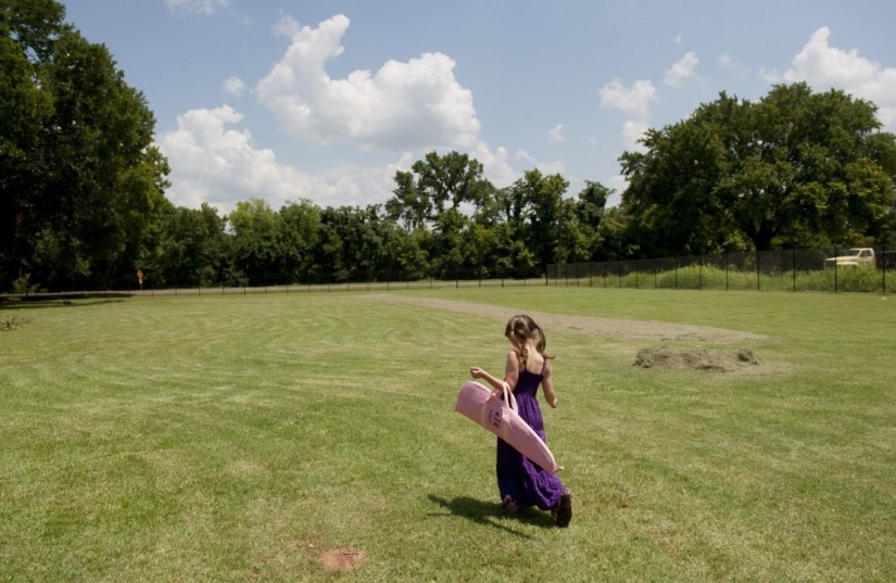 "My first rifle" - American children pose with their weapons