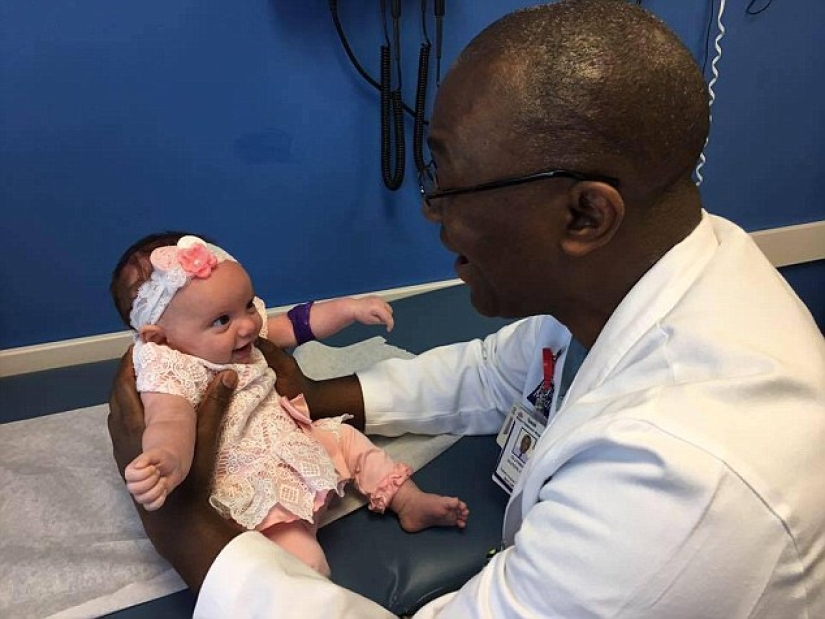 Nacido dos veces: los médicos sacaron al bebé del útero para operarlo y traerlo de vuelta Nacido dos veces: los médicos sacaron al bebé del útero para operarlo y traerlo de vuelta