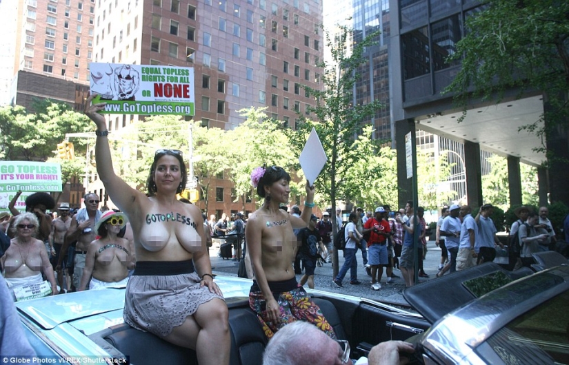 Naked on the pavement: on the "Topless Day" American women took to the streets with bare breasts in defense of gender equality