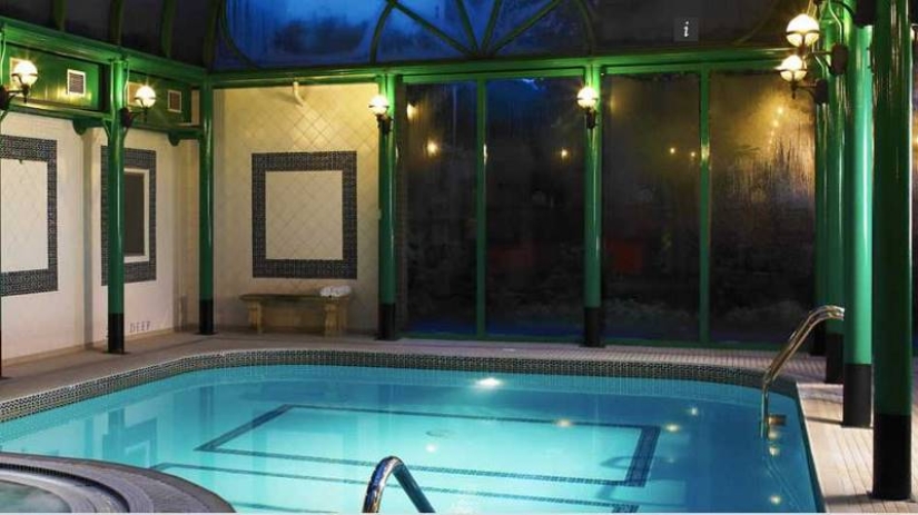 Never trust advertising photos of hotels when going on vacation