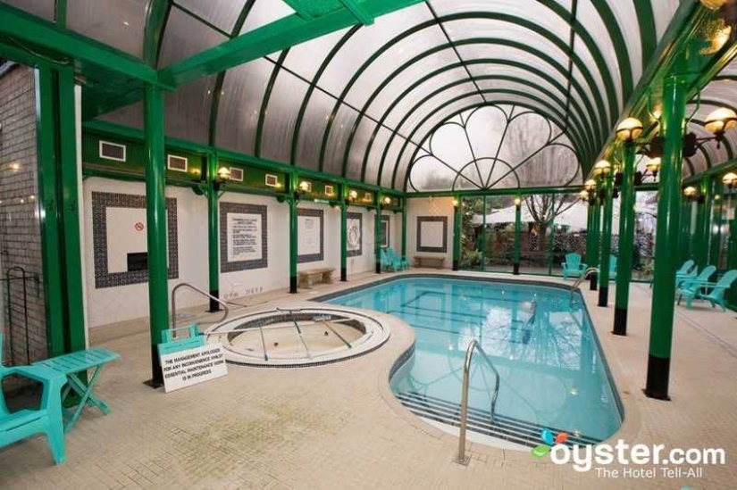 Never trust advertising photos of hotels when going on vacation