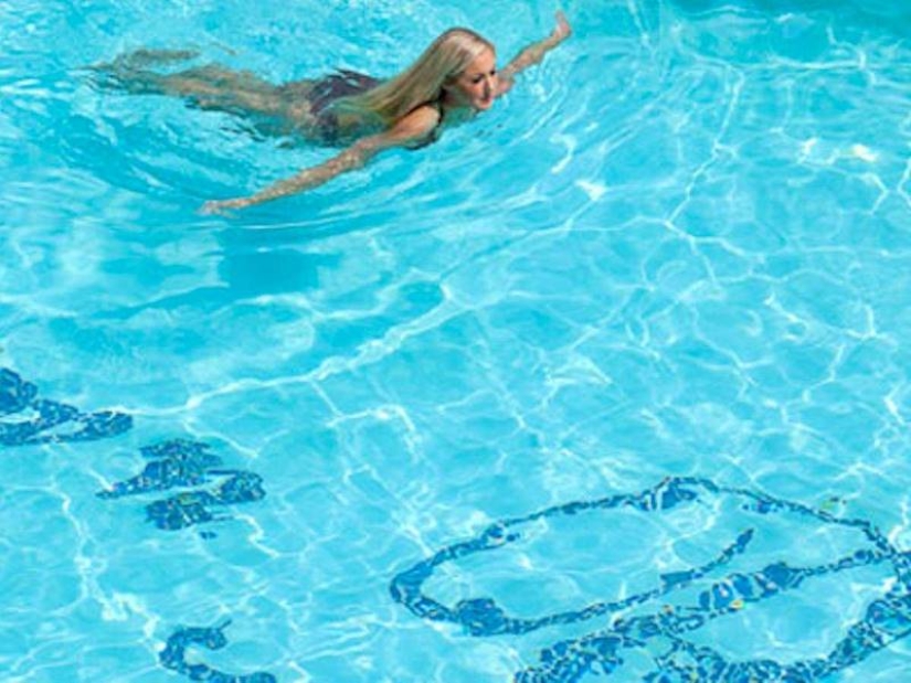 Never trust advertising photos of hotels when going on vacation