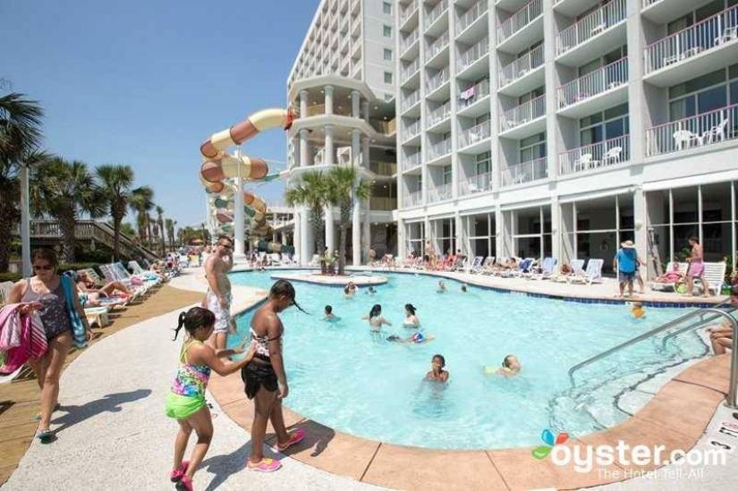 Never trust advertising photos of hotels when going on vacation