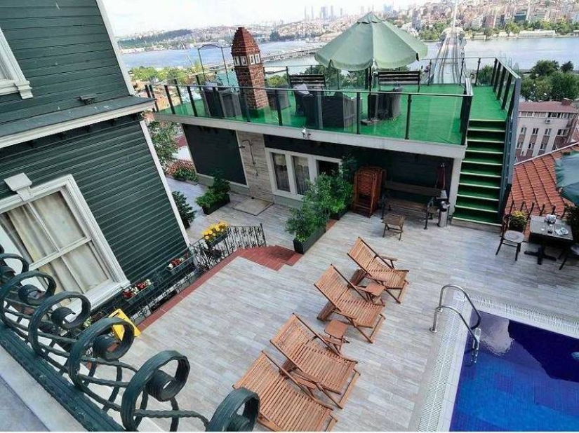 Never trust advertising photos of hotels when going on vacation