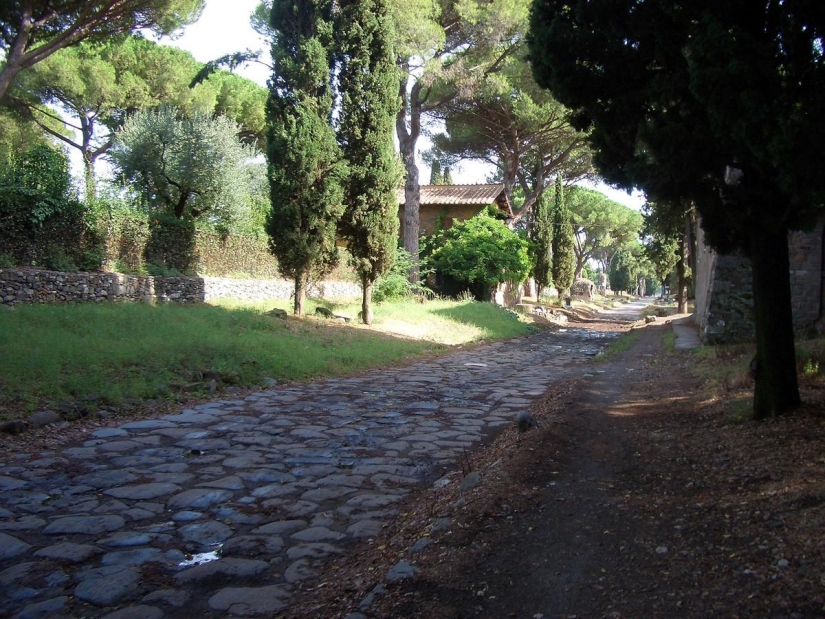 Nevsky, Broadway and 8 more wonderful streets of the world Nevsky, Broadway and 8 more wonderful streets of the world