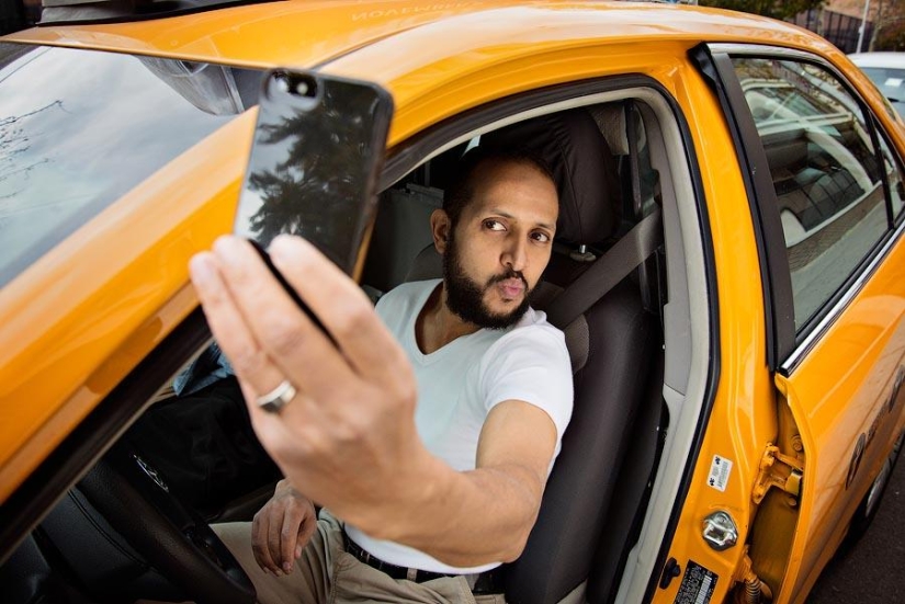 New York taxi drivers pose for anti-glamor calendar
