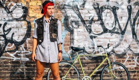 New Yorkers and their bikes New Yorkers and their bikes