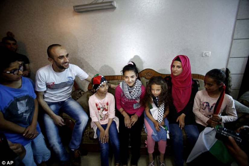 Niña palestina de 12 años liberada de una prisión israelí Niña palestina de 12 años liberada de una prisión israelí