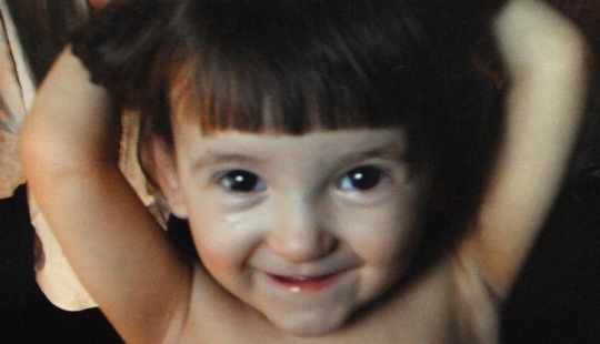 Niños cuidados por animales