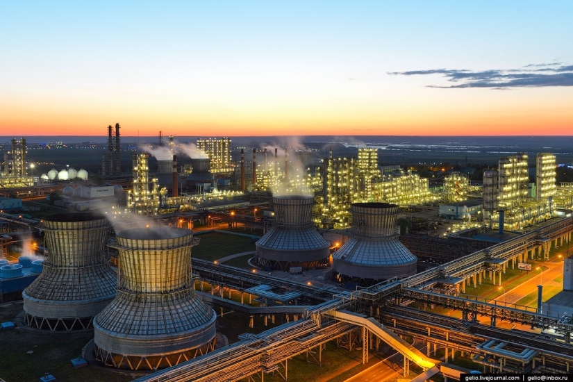 Nizhnekamsk es la capital de la petroquímica y la refinación de petróleo en Rusia Nizhnekamsk es la capital de la petroquímica y la refinación de petróleo en Rusia