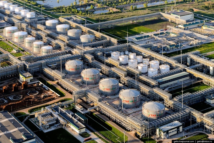 Nizhnekamsk es la capital de la petroquímica y la refinación de petróleo en Rusia Nizhnekamsk es la capital de la petroquímica y la refinación de petróleo en Rusia