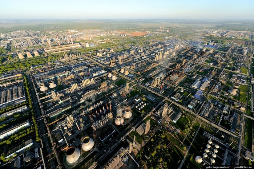 Nizhnekamsk es la capital de la petroquímica y la refinación de petróleo en Rusia Nizhnekamsk es la capital de la petroquímica y la refinación de petróleo en Rusia