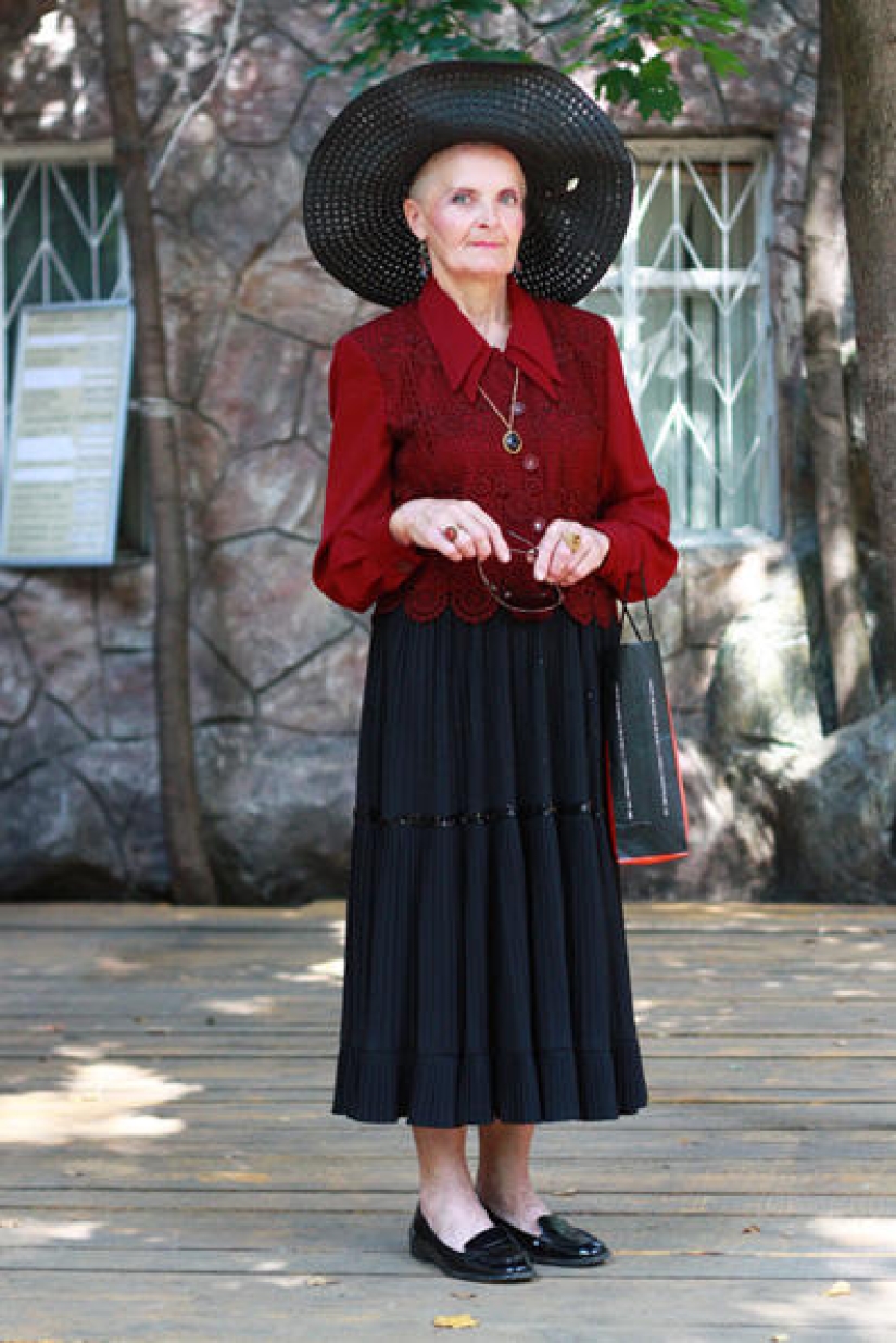 No matter what: stylish Russian pensioners