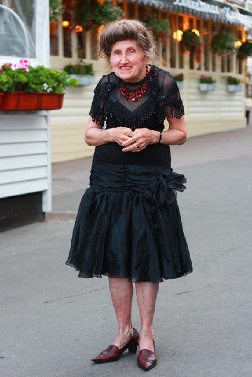 No matter what: stylish Russian pensioners