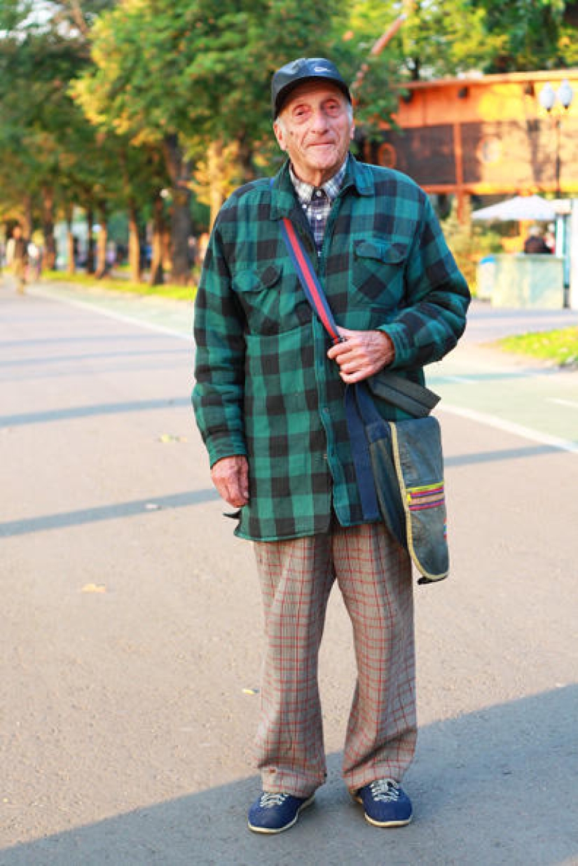 No matter what: stylish Russian pensioners