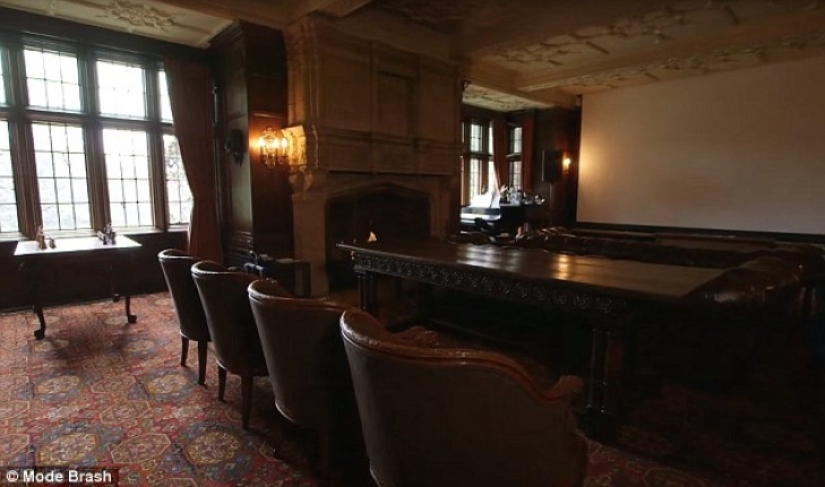 No se puede prohibir vivir ricamente: así luce la mansión del dueño de Playboy valorada en $200 millones No se puede prohibir vivir ricamente: así luce la mansión del dueño de Playboy valorada en $200 millones