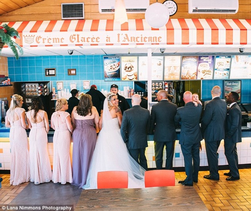 No seas tímido: la novia amamantó al bebé durante la boda No seas tímido: la novia amamantó al bebé durante la boda