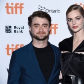 “No te hagas este tatuaje”: Daniel Radcliffe ruega a un fan que no se haga el dibujo de sus Reliquias de la Muerte