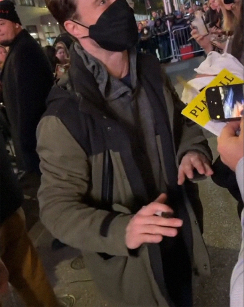 “No te hagas este tatuaje”: Daniel Radcliffe ruega a un fan que no se haga el dibujo de sus Reliquias de la Muerte