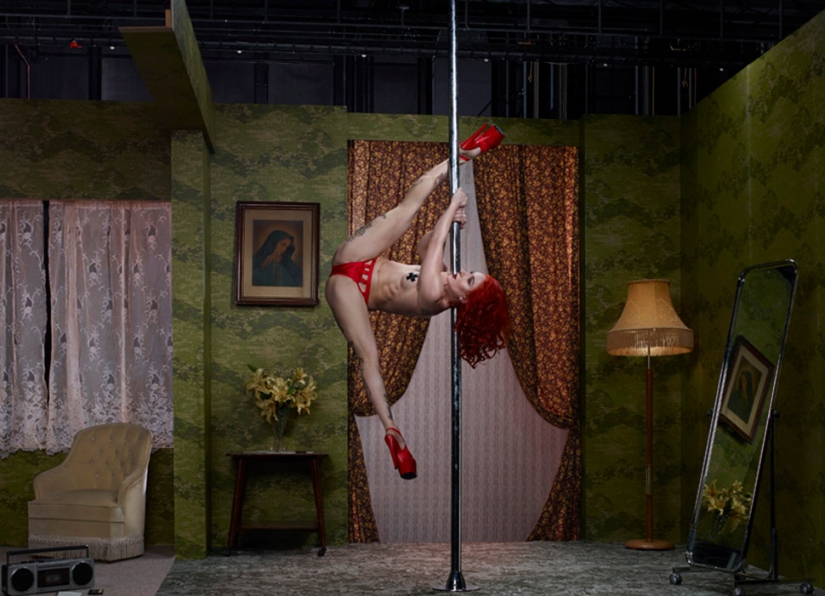 No una prostituta, sino una trabajadora sexual: el provocativo proyecto fotográfico de Julia Fullerton-Batten