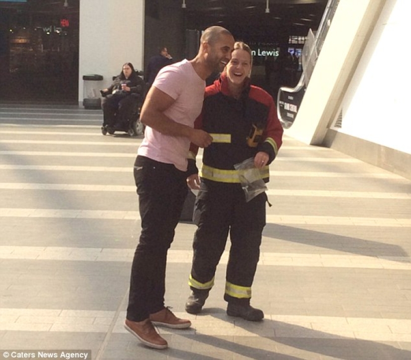 Normally burned out: the guy called rescuers to propose to a firefighter girl Normally burned out: the guy called rescuers to propose to a firefighter girl