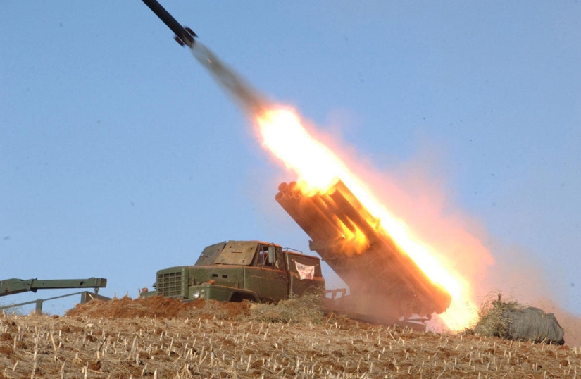 North Korea put missiles on alert and aims at the US