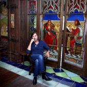 Not presented, but painted: Nikas Safronov's 15-room mansion in the center of Moscow