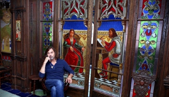 Not presented, but painted: Nikas Safronov's 15-room mansion in the center of Moscow Not presented, but painted: Nikas Safronov's 15-room mansion in the center of Moscow