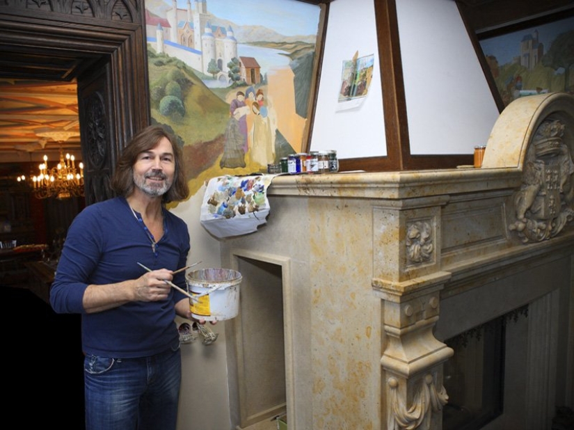 Not presented, but painted: Nikas Safronov's 15-room mansion in the center of Moscow