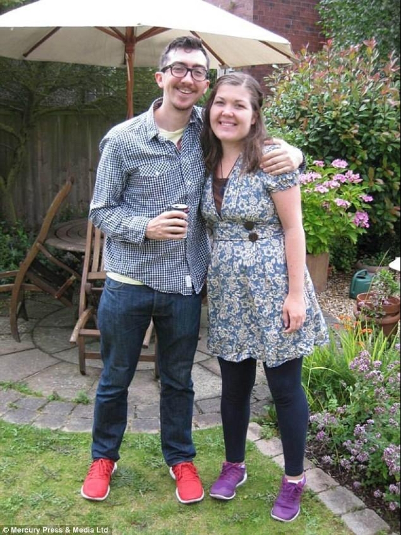 Novia en estado de shock: Imágenes emocionales de una propuesta de matrimonio inesperada hecha en un fotomatón