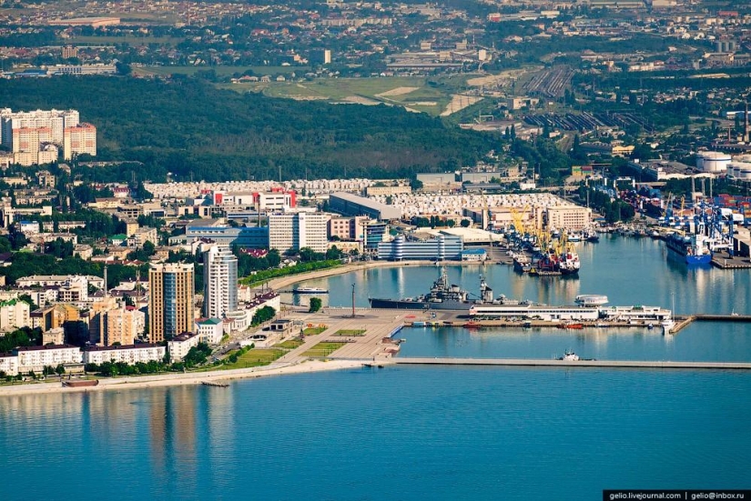 Novorossiysk and Gelendzhik from a height Novorossiysk and Gelendzhik from a height