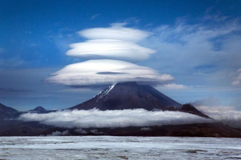 Nubes en Kamchatka que parecen un OVNI Nubes en Kamchatka que parecen un OVNI