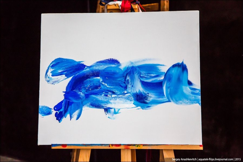 Nude painting: this girl paints pictures with her breasts! Nude painting: this girl paints pictures with her breasts!