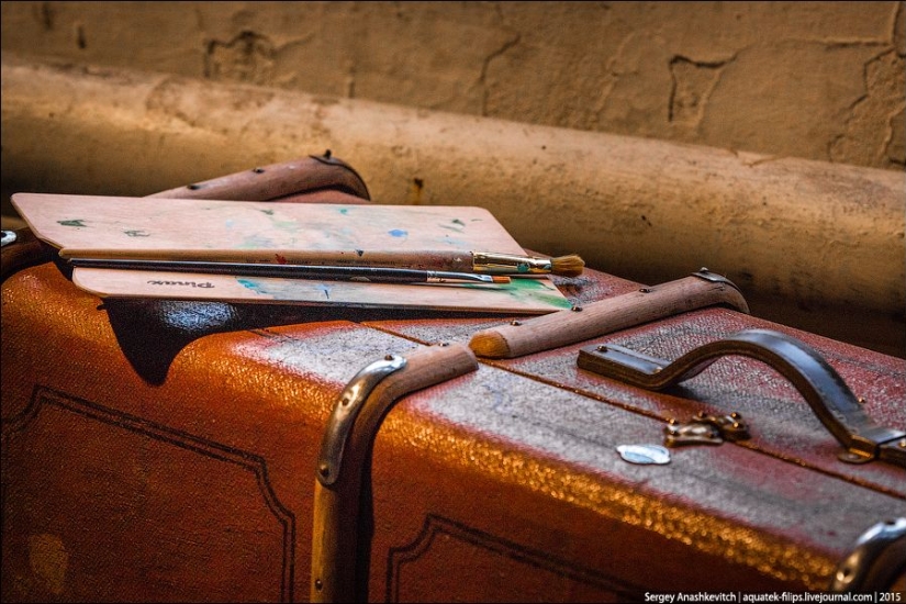 Nude painting: this girl paints pictures with her breasts! Nude painting: this girl paints pictures with her breasts!